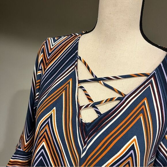 Bell long sleeve zig zag print deep v-neck dress - Picture 2 of 14